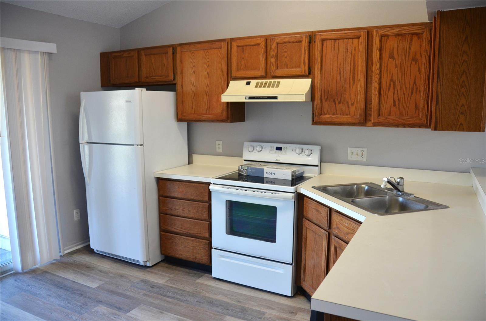 Image 9 of 22 For 140 Reserve Circle 200