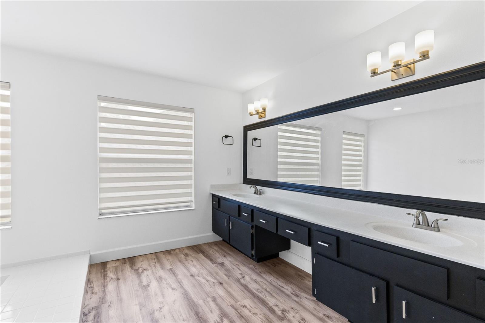 Image 14 of 37 For 1927 Palm View Drive