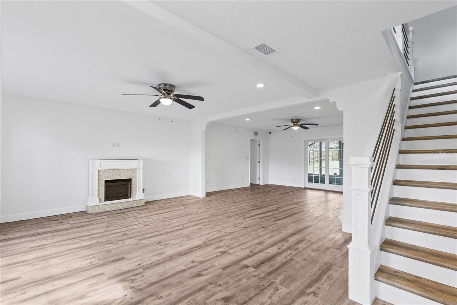 Image 16 of 37 For 1927 Palm View Drive