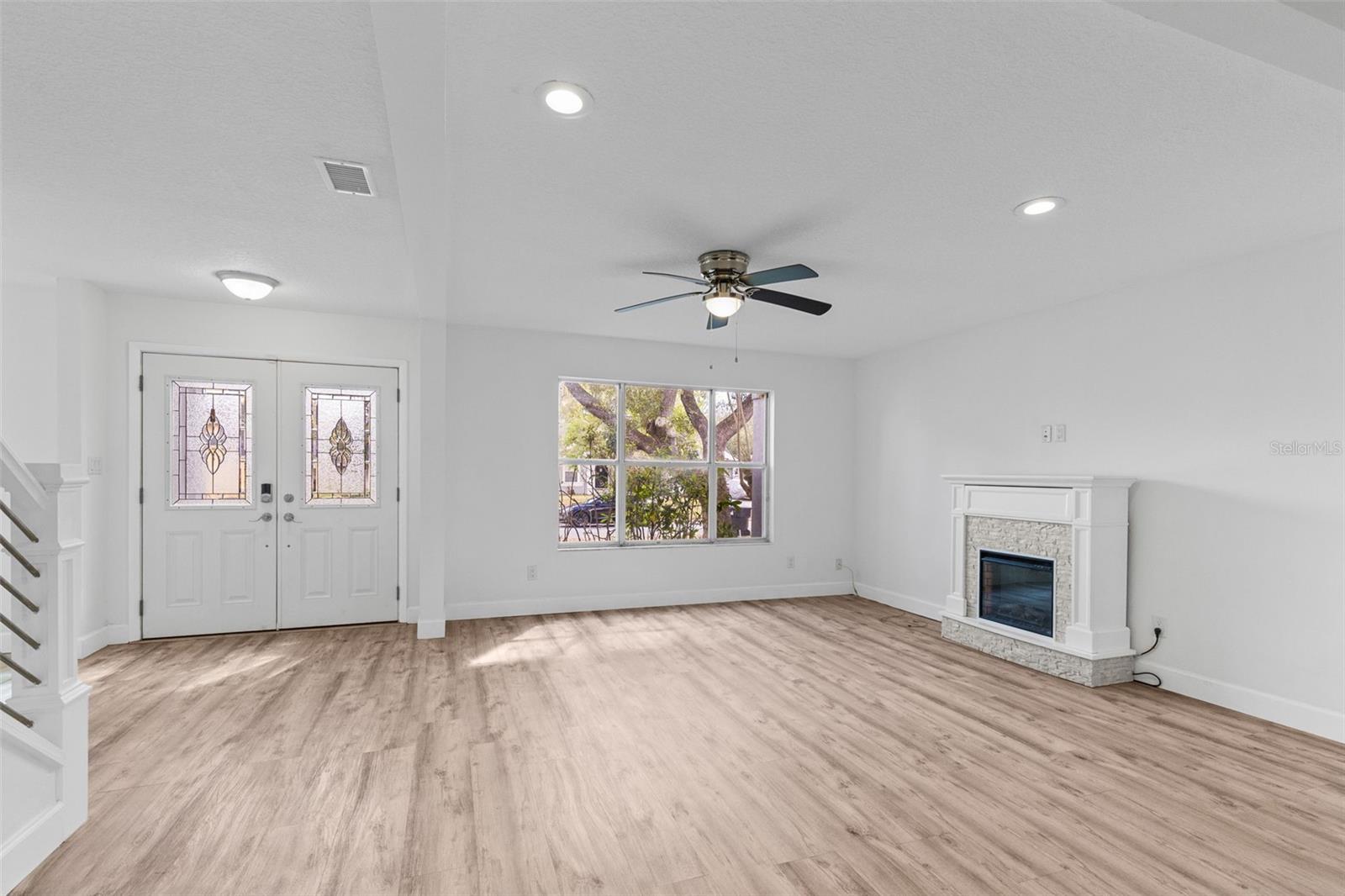 Image 18 of 37 For 1927 Palm View Drive