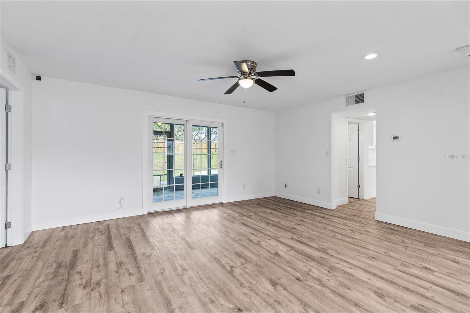 Image 19 of 37 For 1927 Palm View Drive