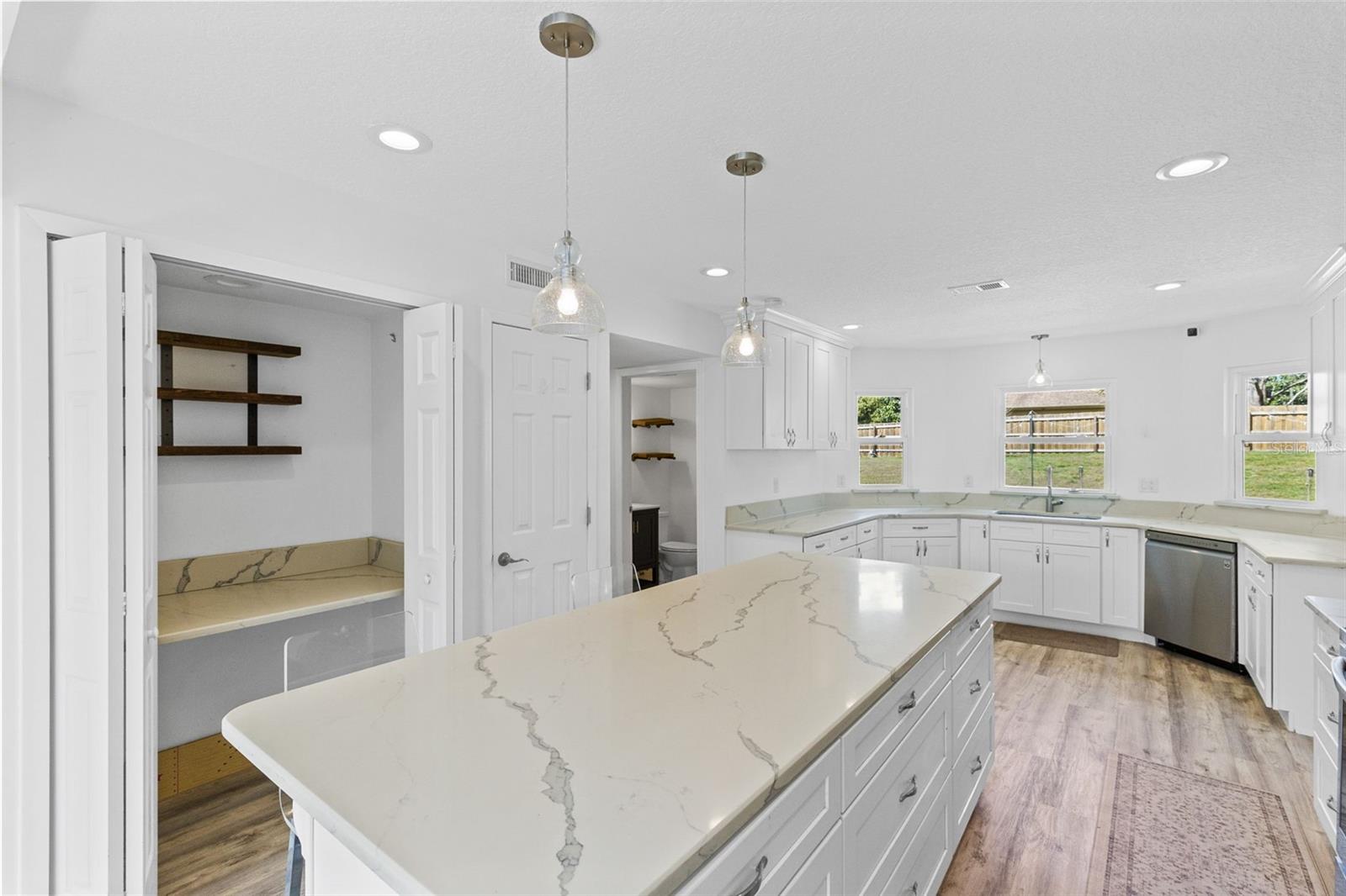 Image 22 of 37 For 1927 Palm View Drive