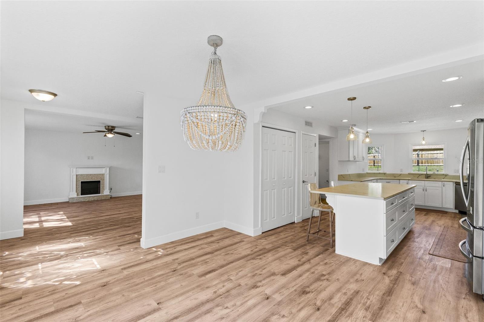 Image 23 of 37 For 1927 Palm View Drive