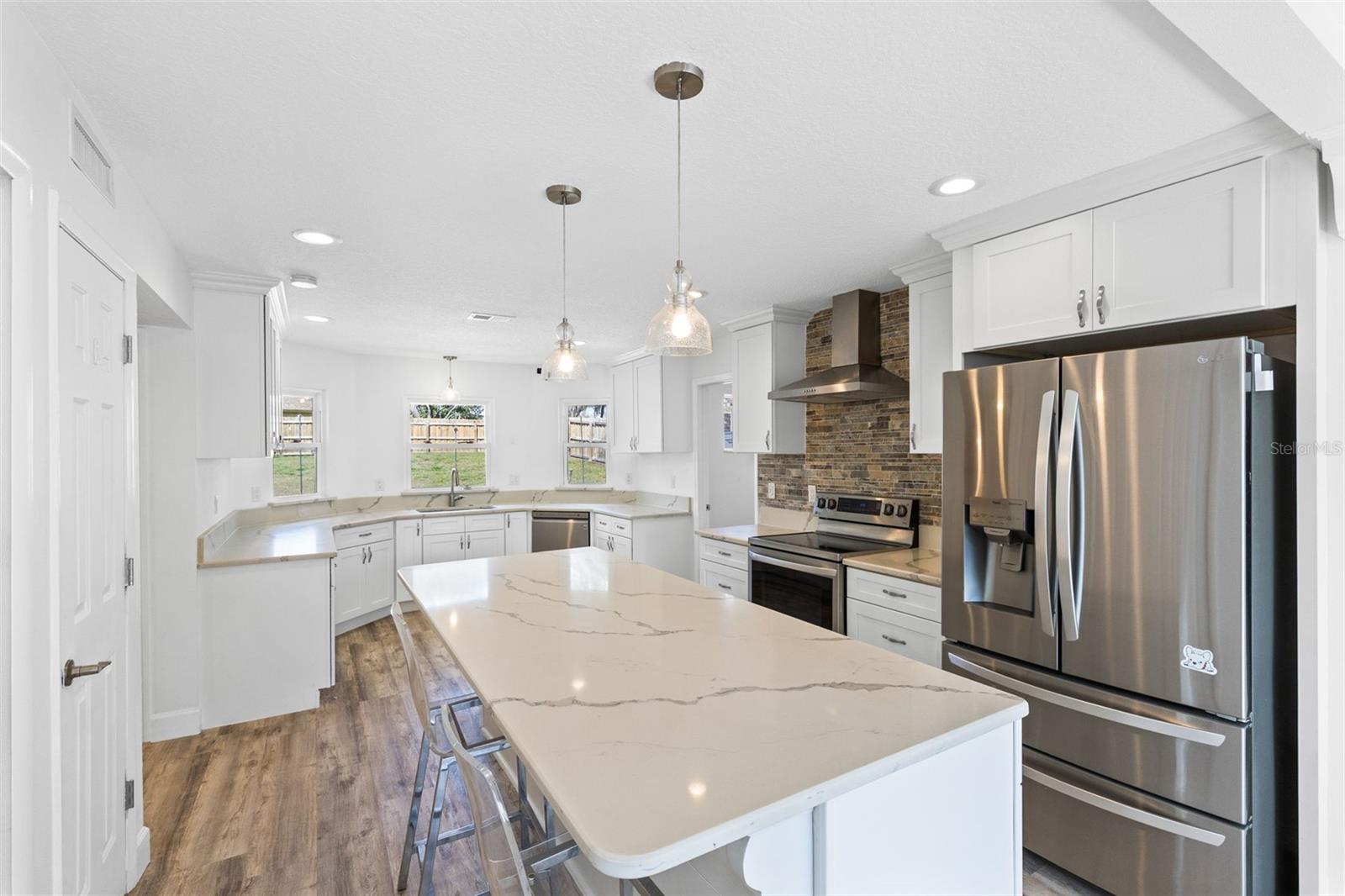 Image 25 of 37 For 1927 Palm View Drive