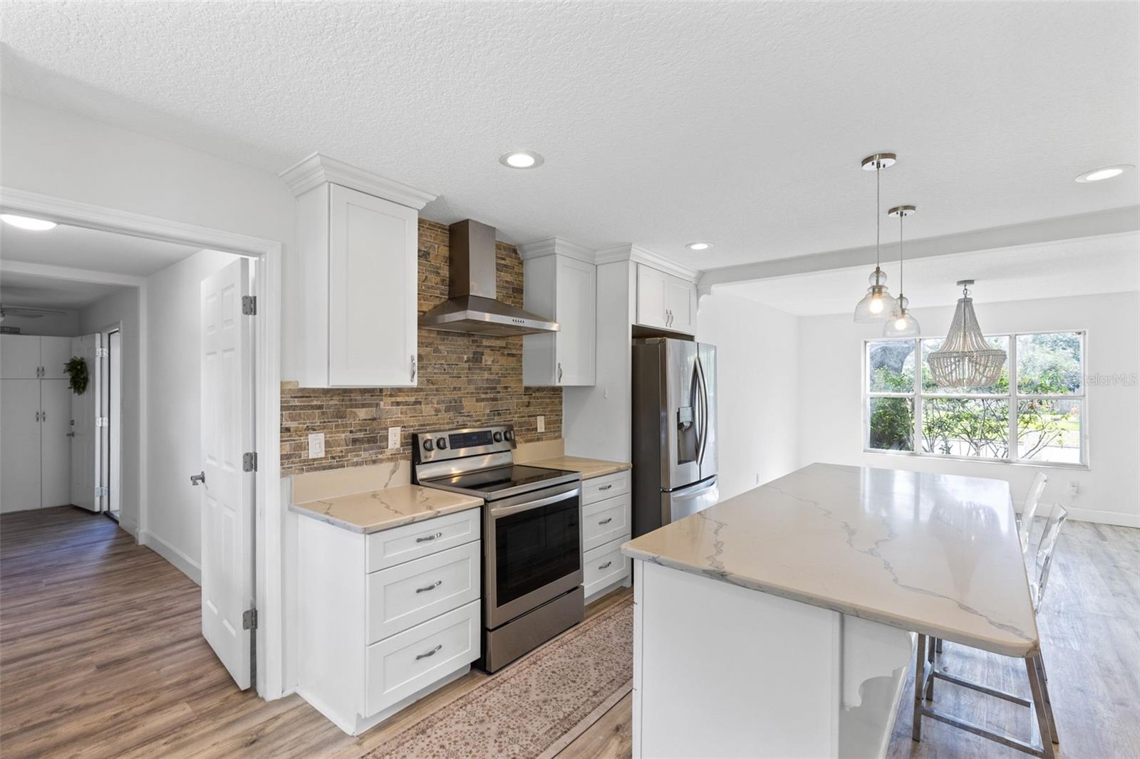 Image 28 of 37 For 1927 Palm View Drive