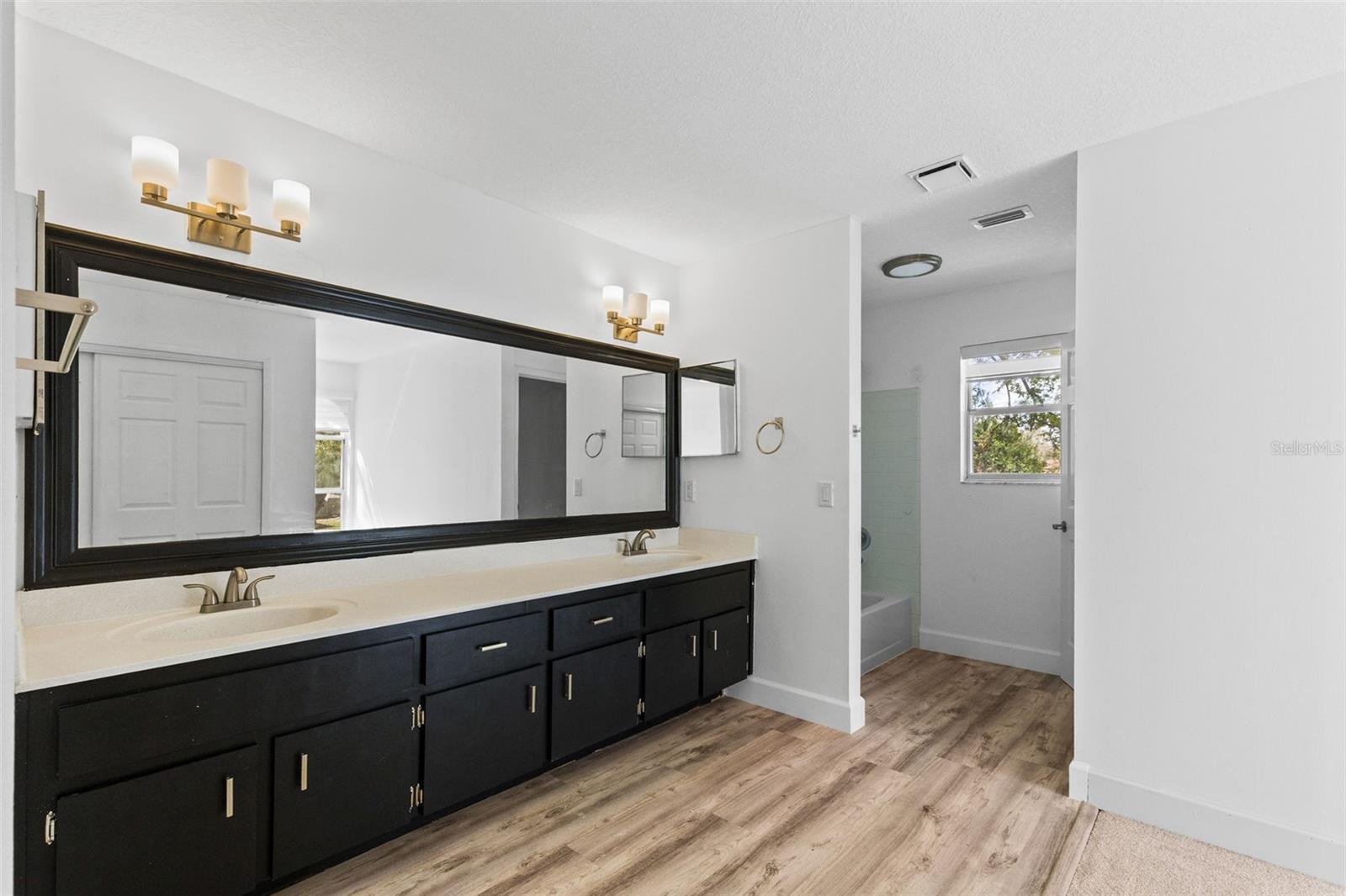 Image 5 of 37 For 1927 Palm View Drive