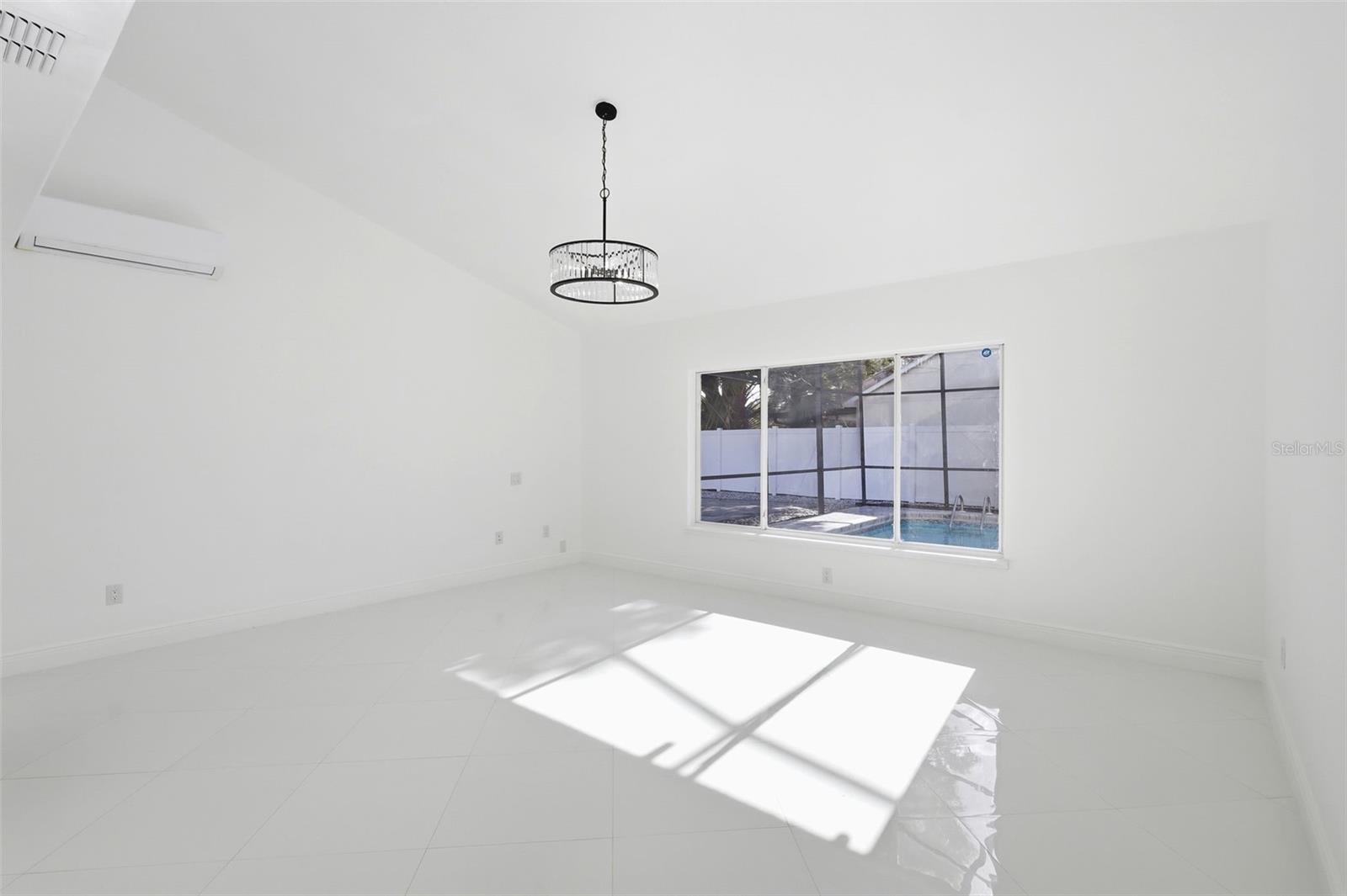 Image 25 of 43 For 3904 Woodsfield Court