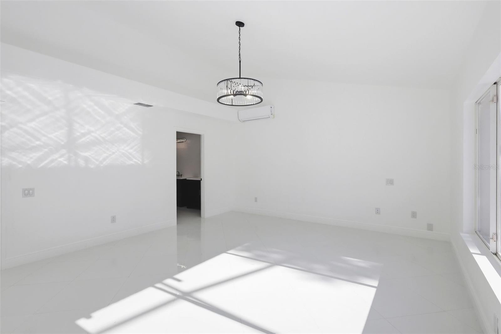 Image 26 of 43 For 3904 Woodsfield Court