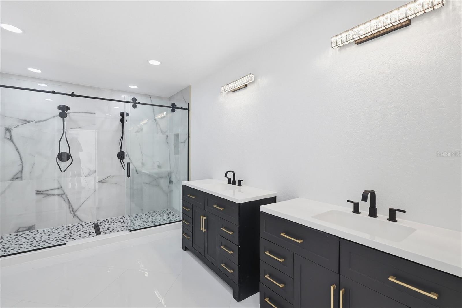 Image 27 of 43 For 3904 Woodsfield Court