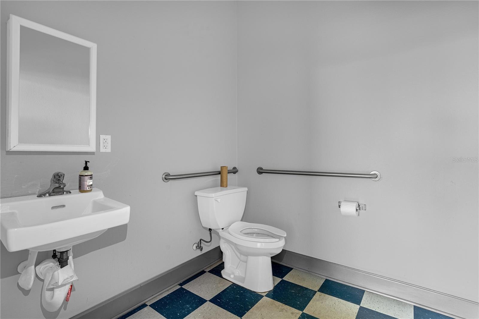 Image 4 of 10 For 2100 Ronald Reagan Boulevard 1012