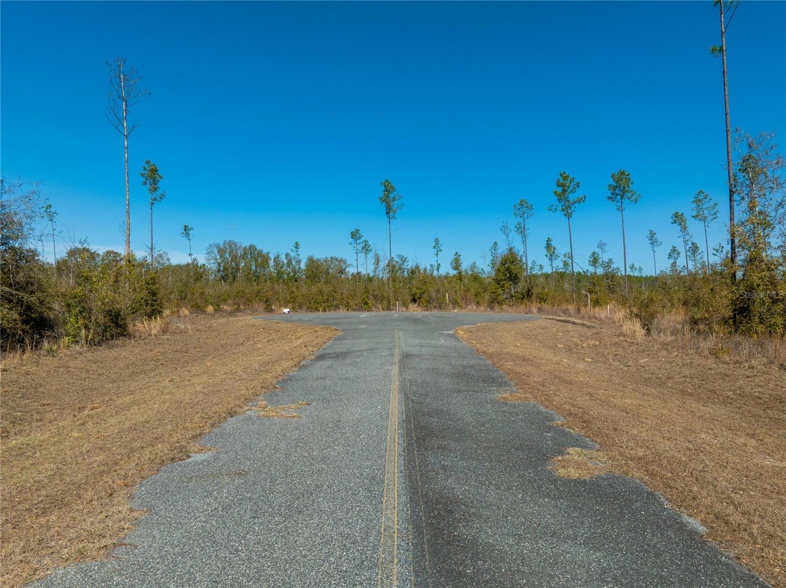 Image 29 of 33 For  213th Court 