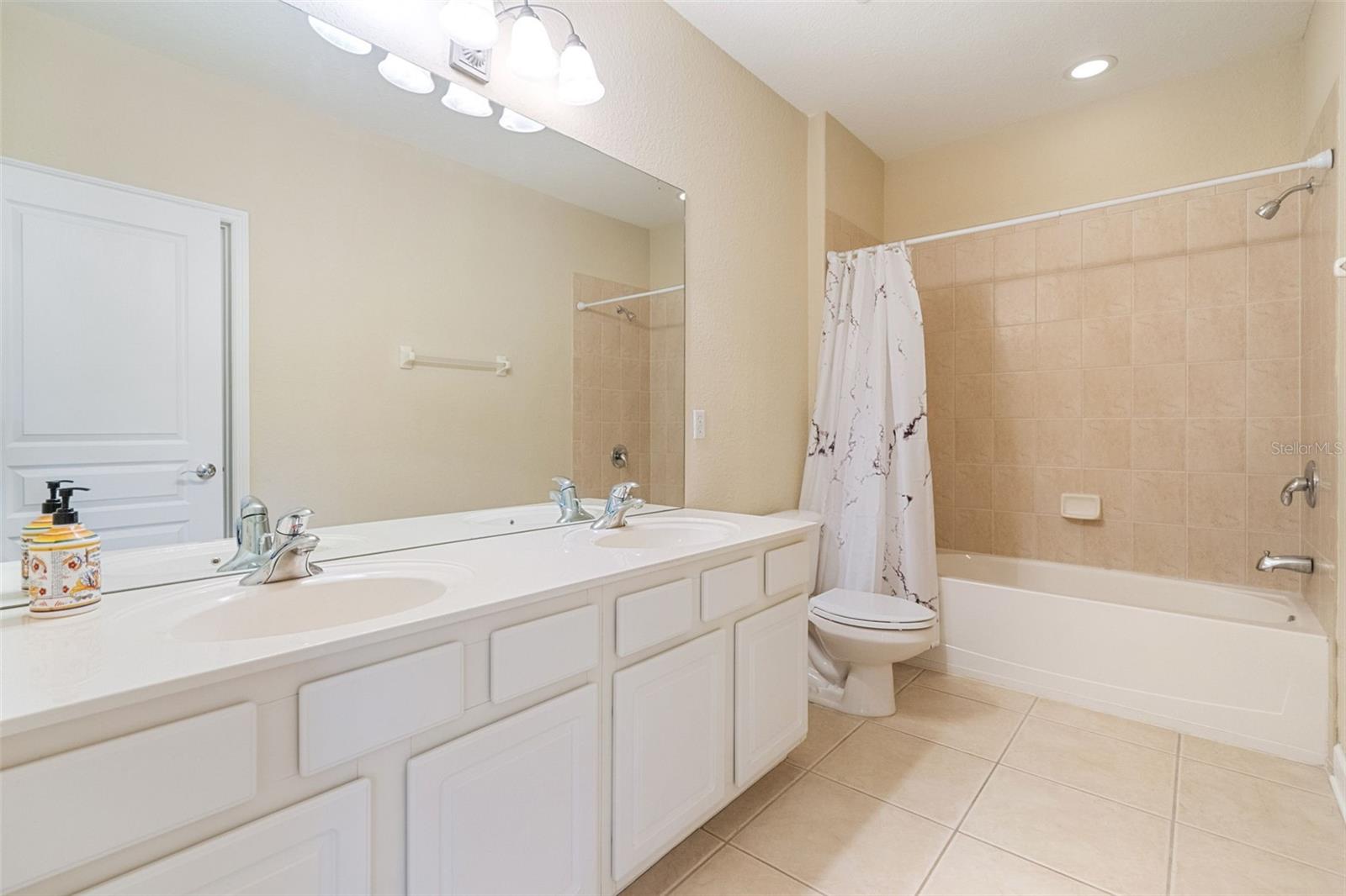 Image 42 of 64 For 3099 Metro Sevilla Drive 101