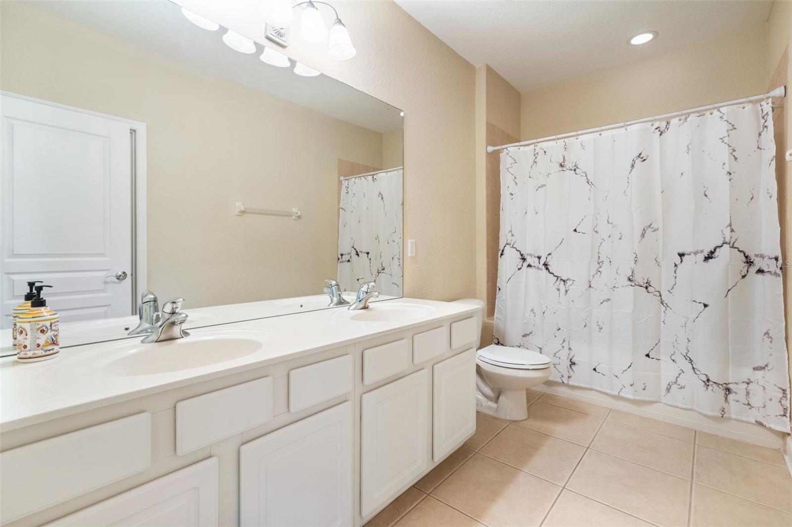 Image 43 of 64 For 3099 Metro Sevilla Drive 101