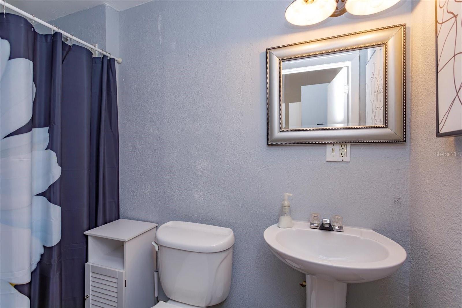 Image 18 of 32 For 37 Hill  