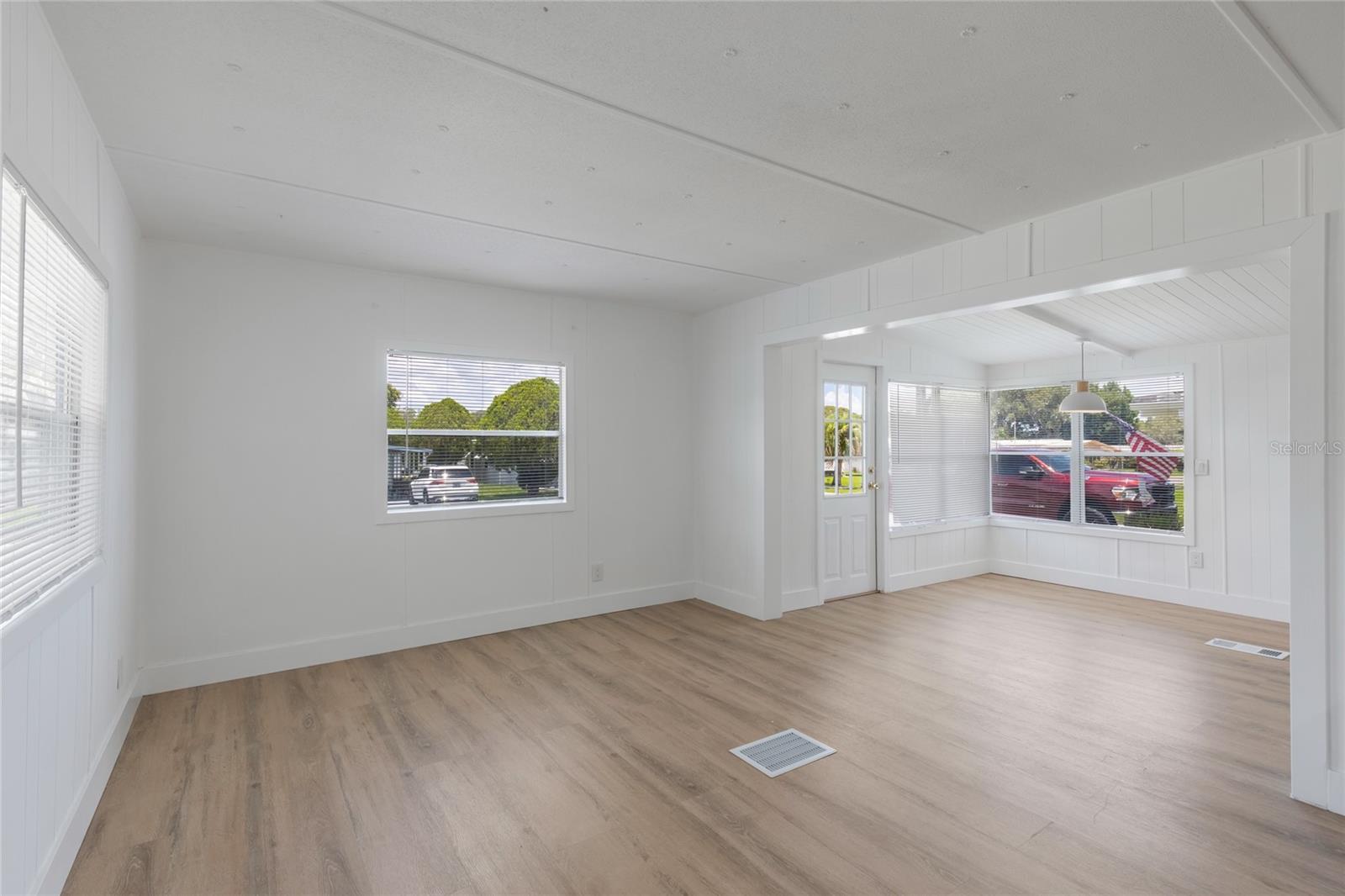 Image 4 of 21 For 814 Roseapple Avenue