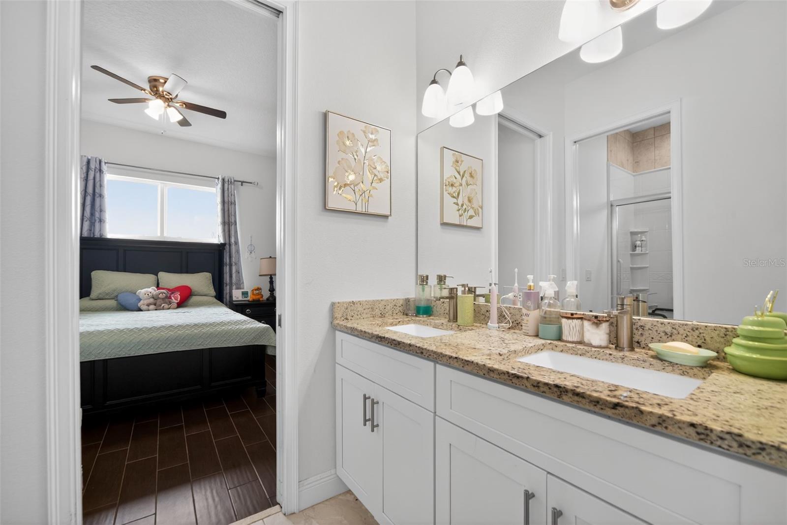 Image 12 of 20 For 4950 Pall Mall Street E