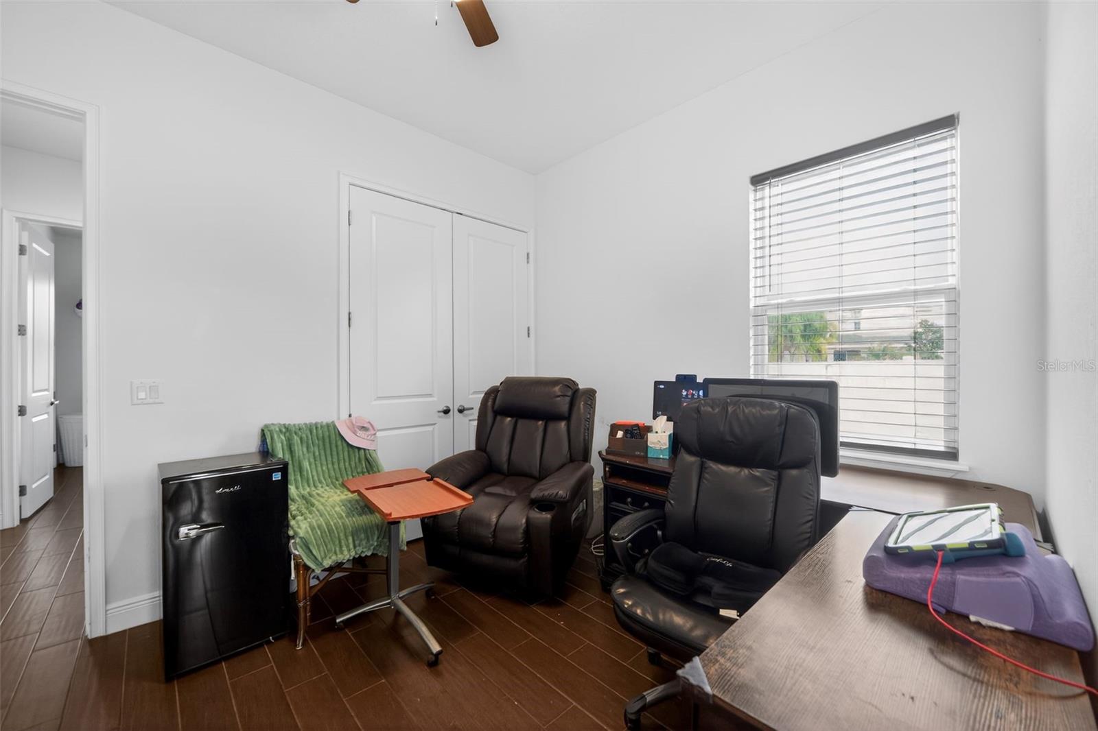 Image 13 of 20 For 4950 Pall Mall Street E