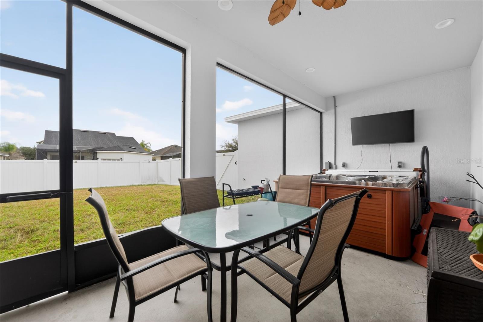 Image 17 of 20 For 4950 Pall Mall Street E