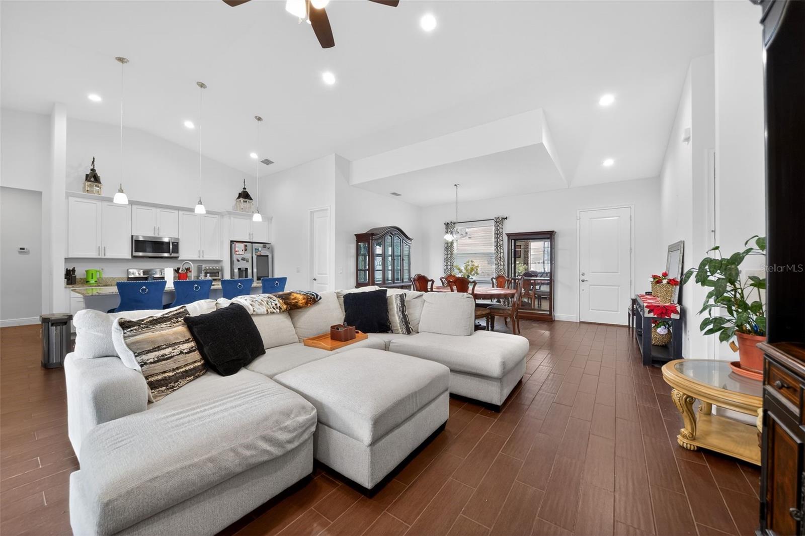 Image 2 of 20 For 4950 Pall Mall Street E