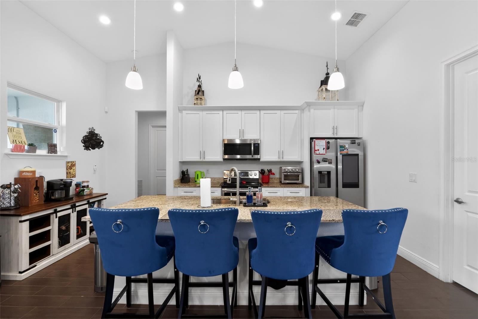 Image 4 of 20 For 4950 Pall Mall Street E