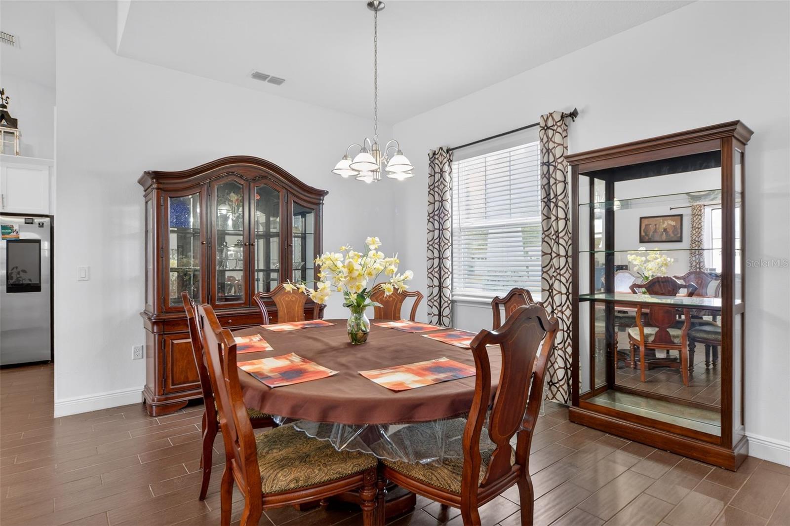 Image 6 of 20 For 4950 Pall Mall Street E