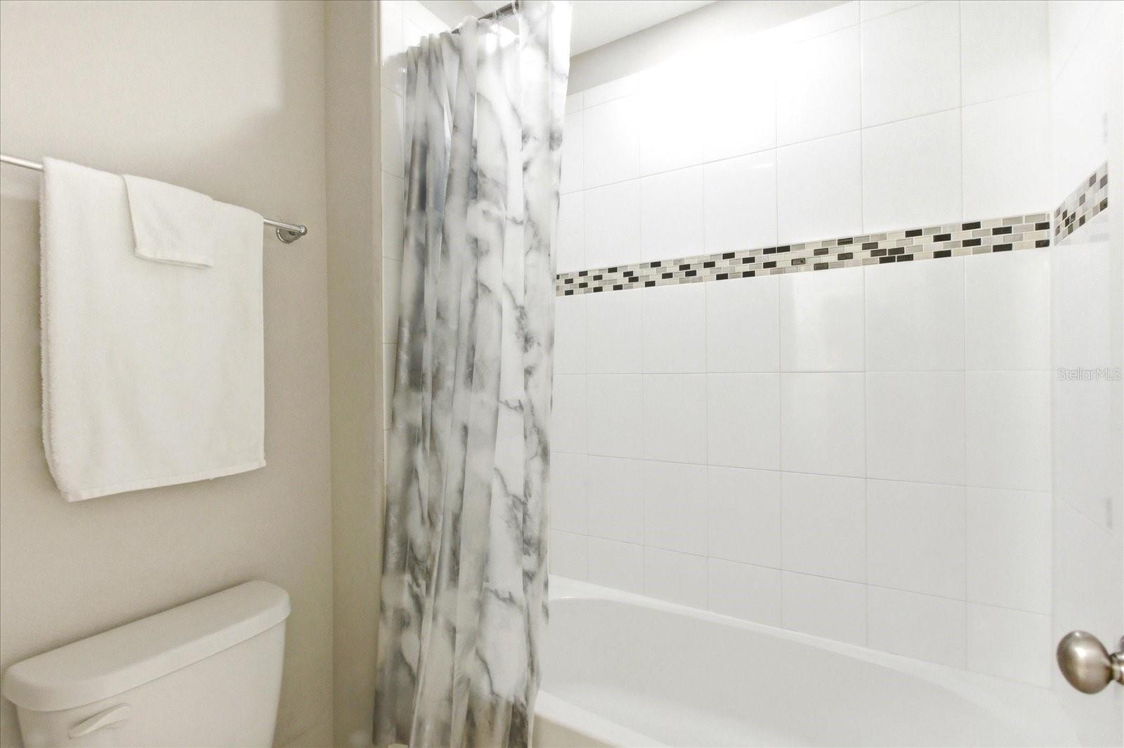 Image 36 of 51 For 4201 Oakview Drive