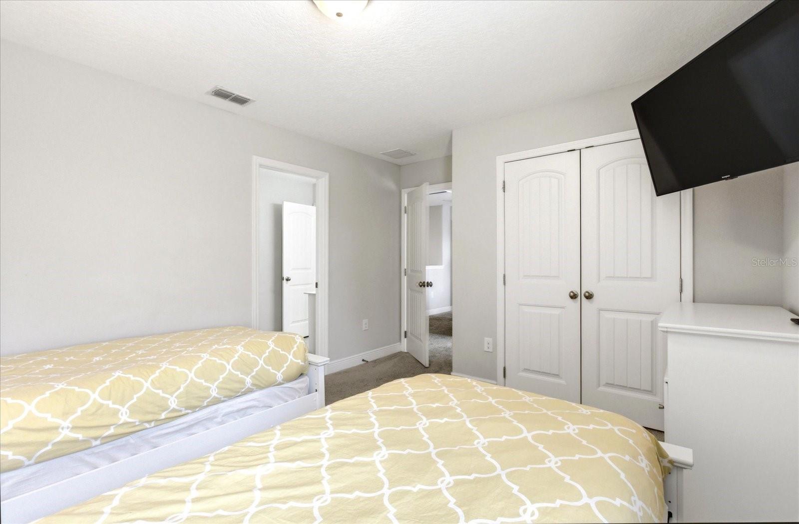 Image 38 of 51 For 4201 Oakview Drive