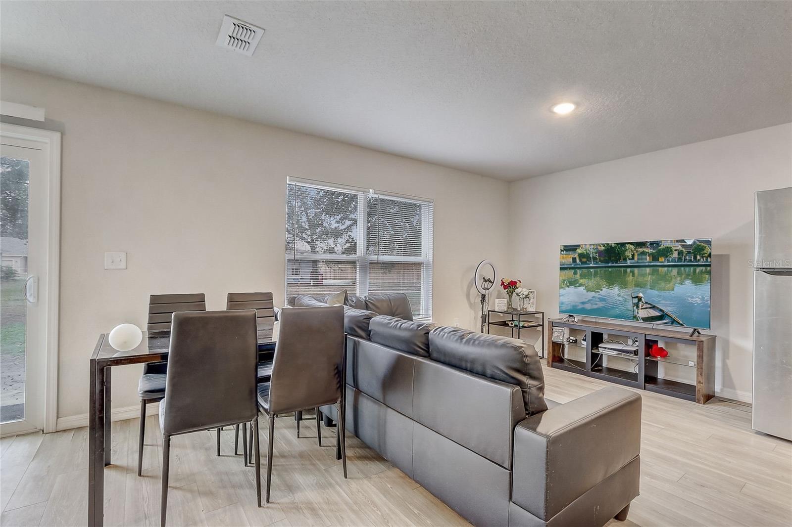 Image 7 of 16 For 5 Rainbow Lane