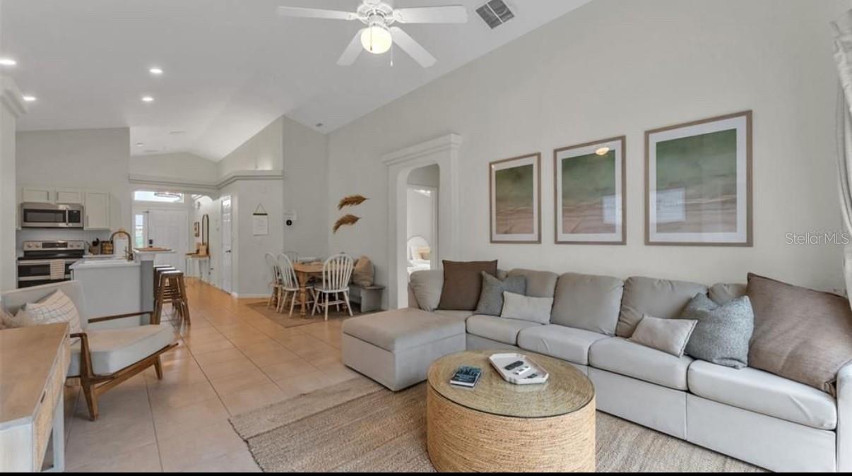 Image 2 of 9 For 462 Vizcay Way