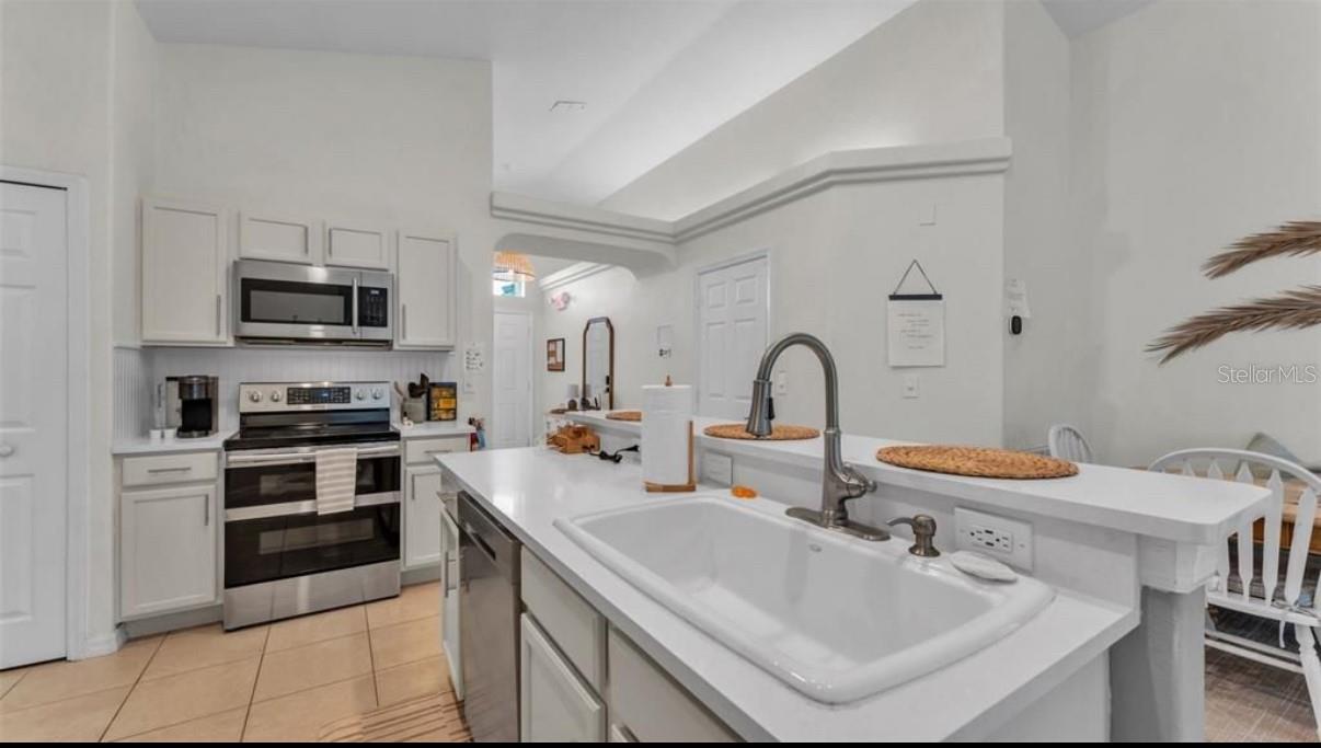 Image 4 of 9 For 462 Vizcay Way