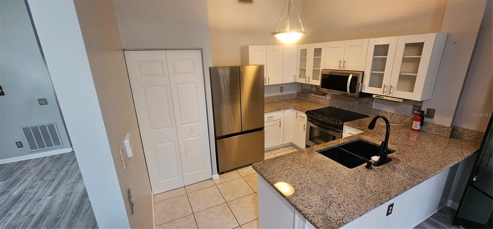 Image 14 of 46 For 4075 Shoreside Circle