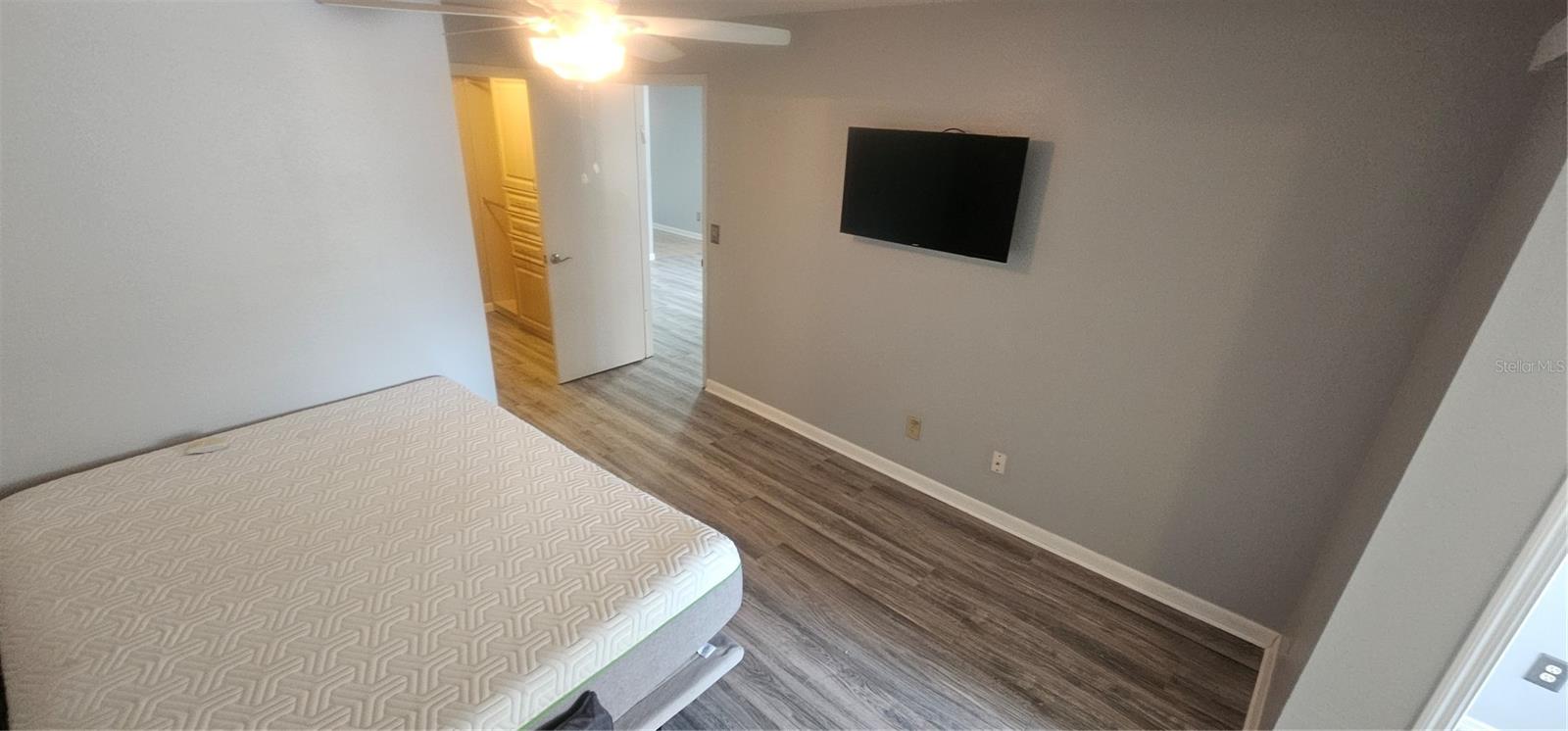 Image 17 of 46 For 4075 Shoreside Circle