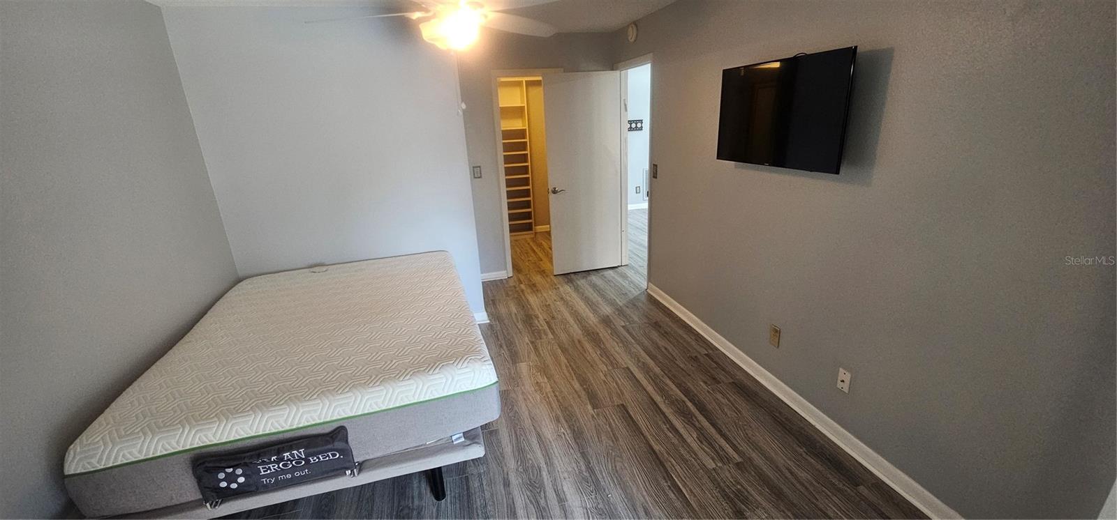 Image 18 of 46 For 4075 Shoreside Circle