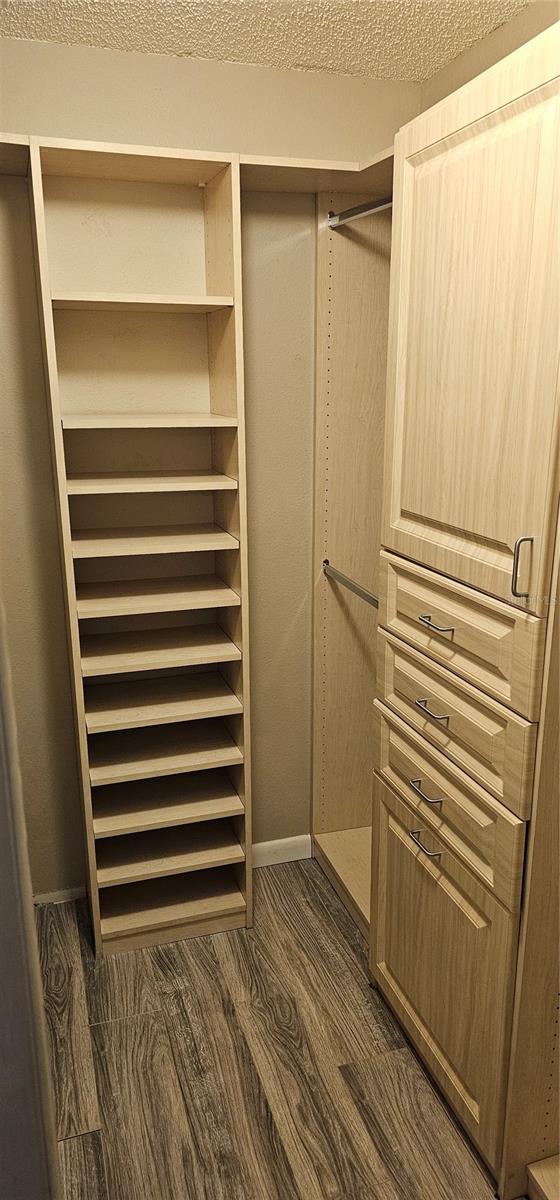 Image 21 of 46 For 4075 Shoreside Circle