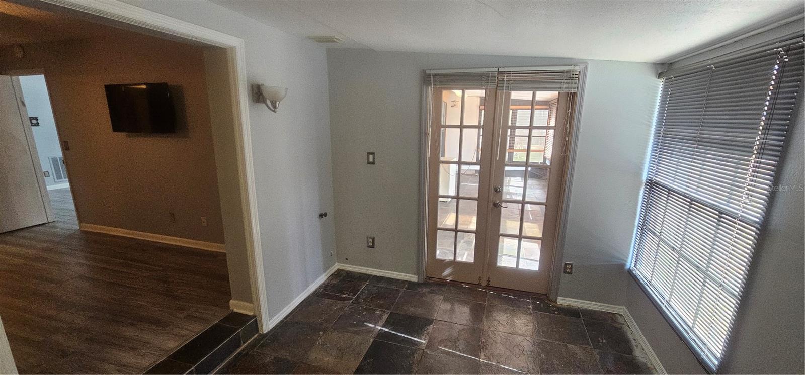 Image 27 of 46 For 4075 Shoreside Circle