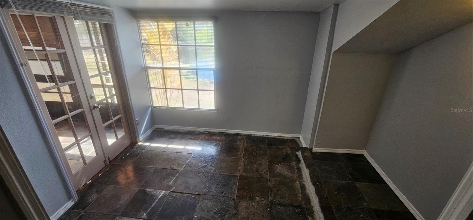 Image 29 of 46 For 4075 Shoreside Circle