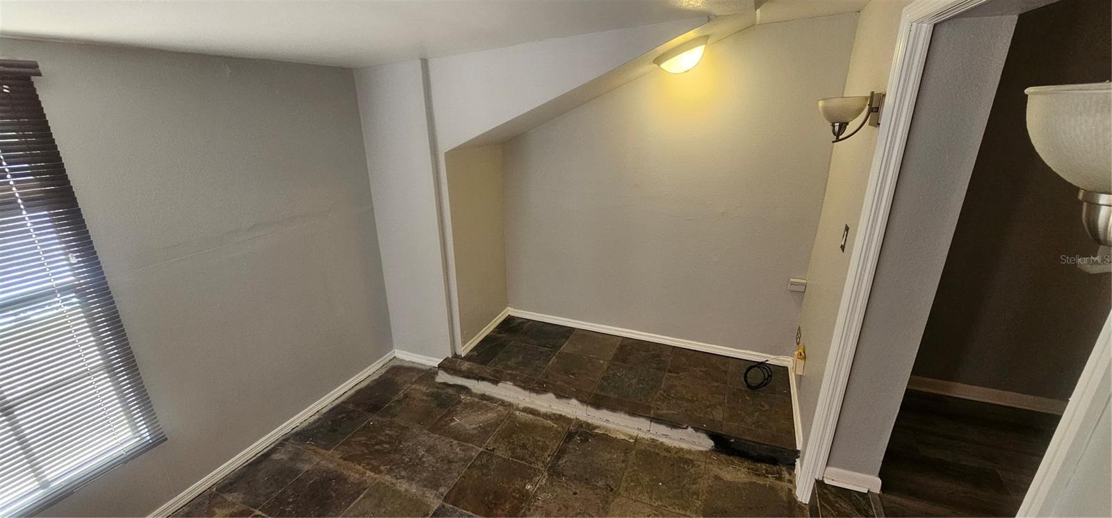 Image 30 of 46 For 4075 Shoreside Circle