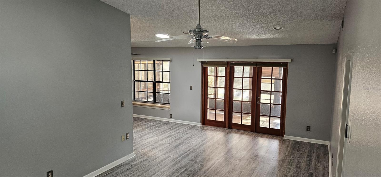 Image 7 of 46 For 4075 Shoreside Circle