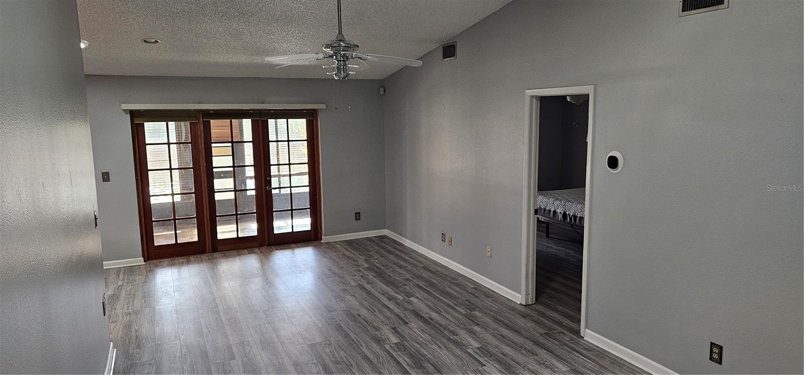 Image 8 of 46 For 4075 Shoreside Circle