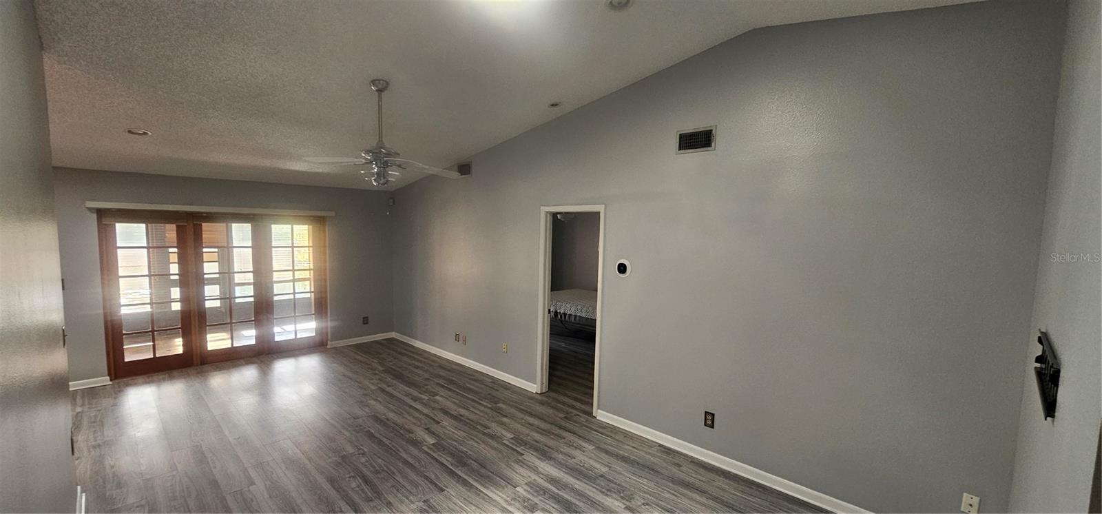 Image 9 of 46 For 4075 Shoreside Circle