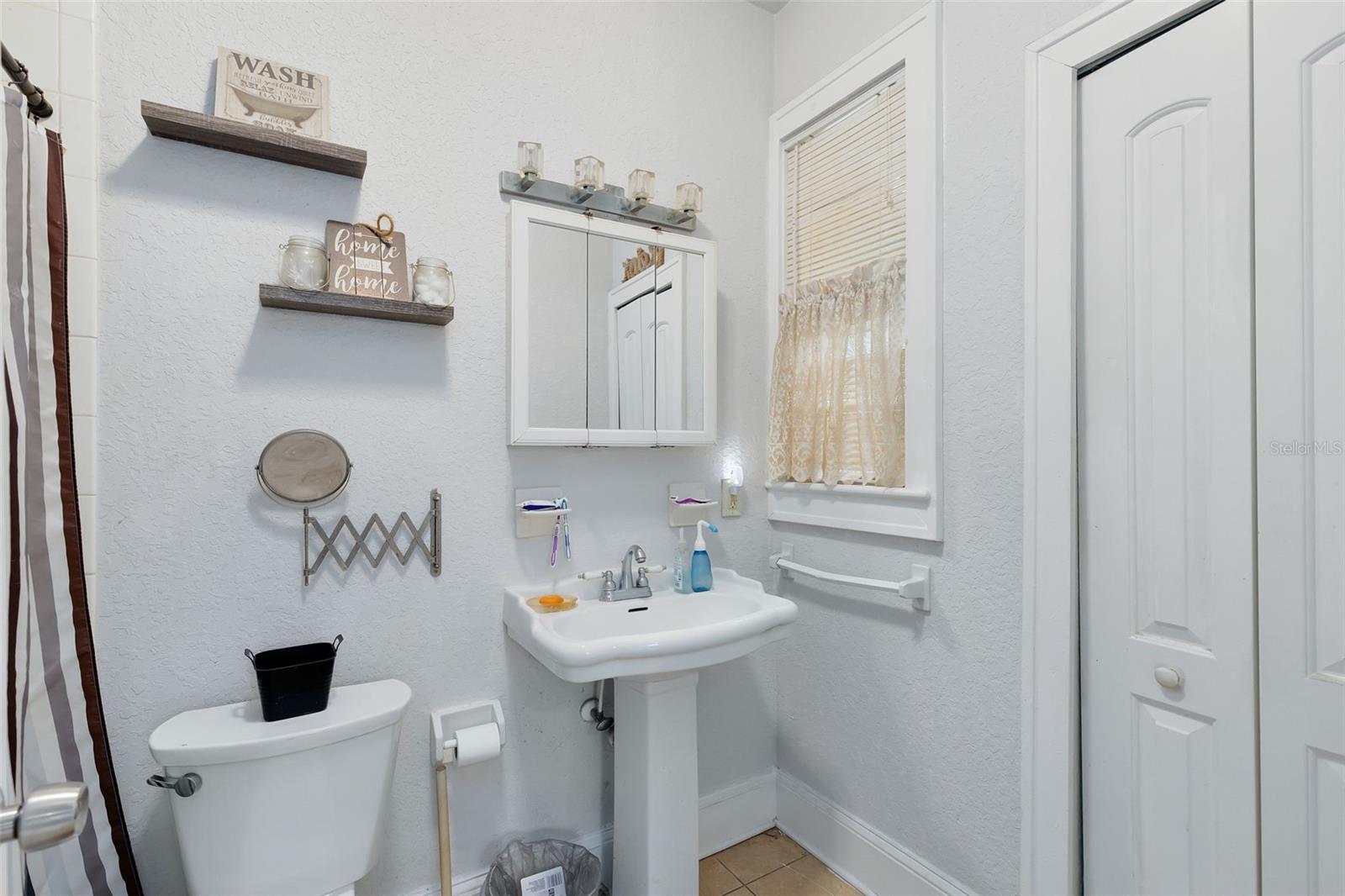 Image 21 of 29 For 1415 Amelia Street