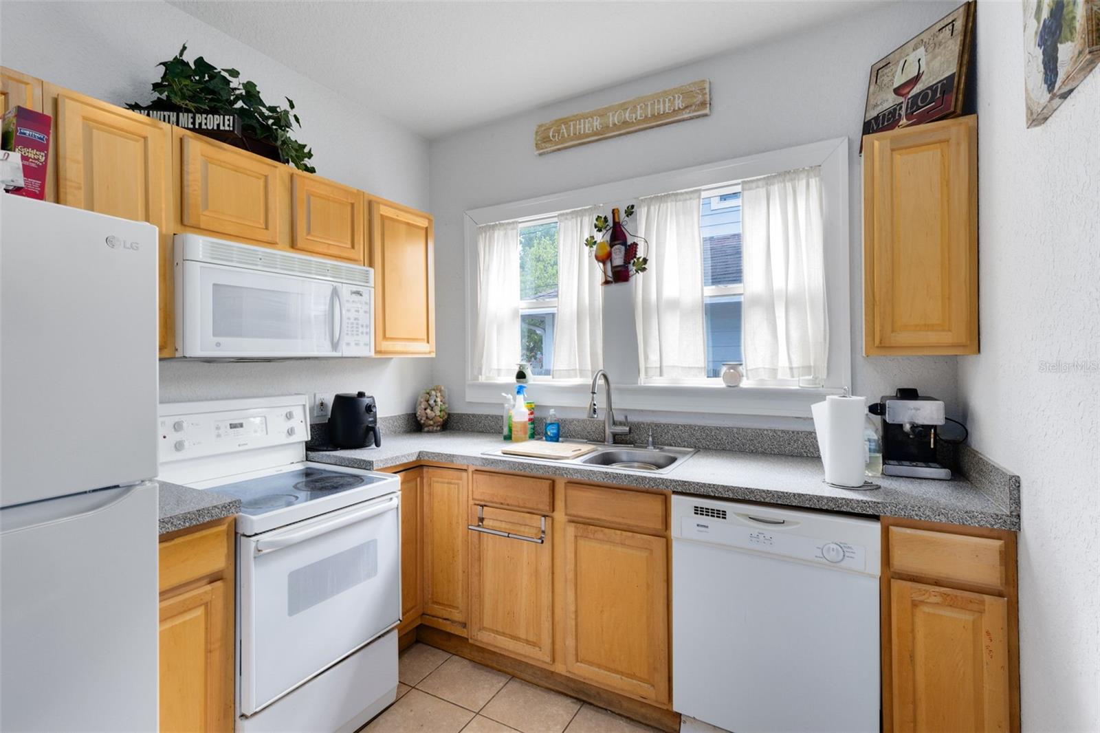 Image 23 of 29 For 1415 Amelia Street