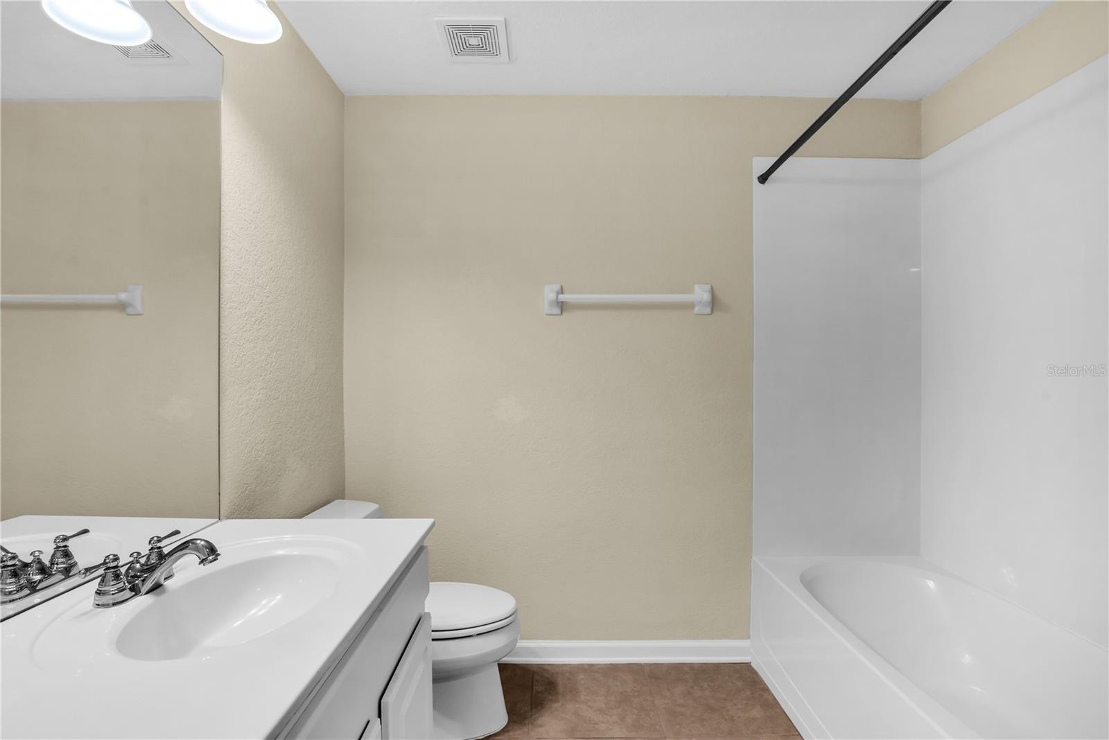 Image 25 of 47 For 1270 Grady Ln