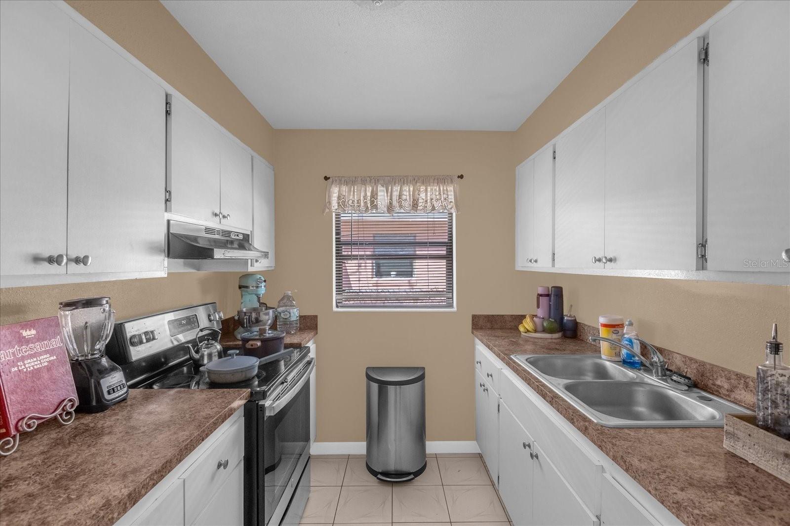 Image 11 of 27 For 1079 Lakewood Avenue