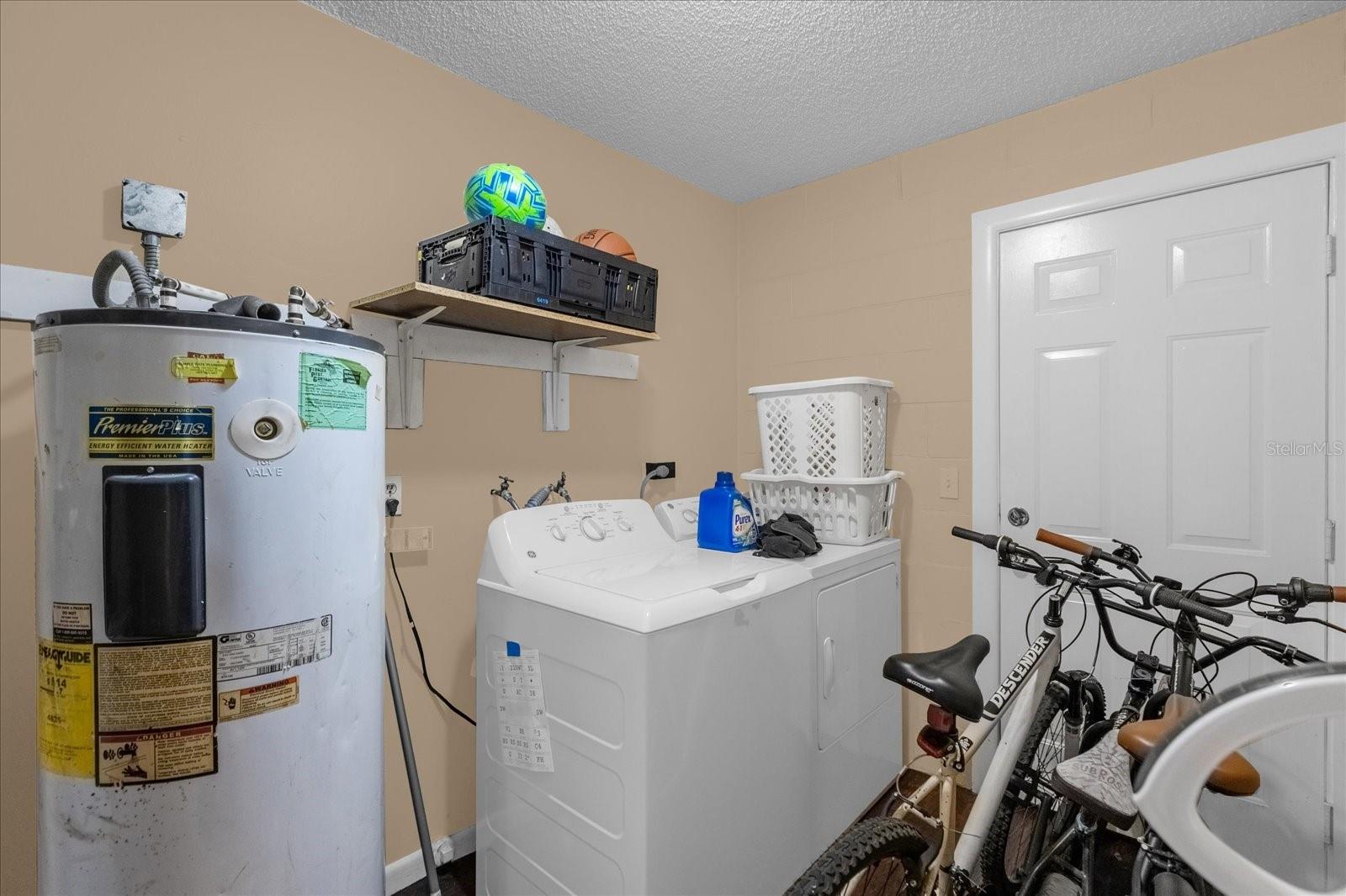 Image 13 of 27 For 1079 Lakewood Avenue