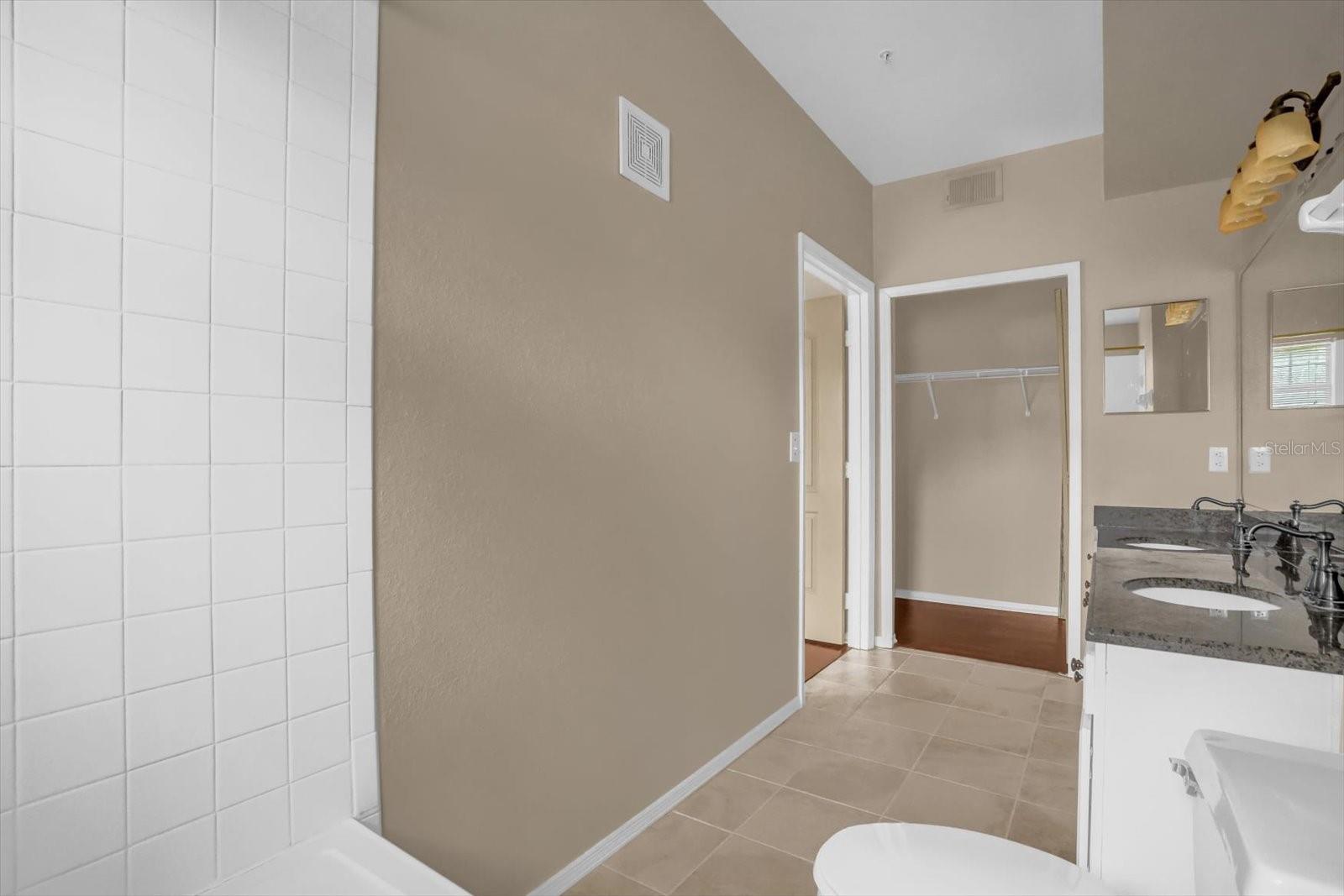 Image 15 of 23 For 404 Summit Ridge Place 204