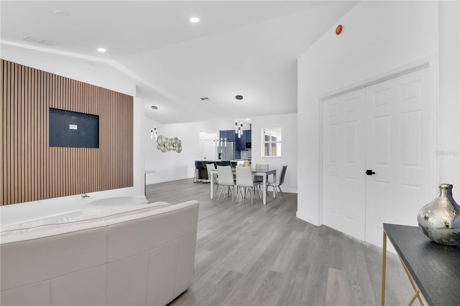 Image 10 of 38 For 1120 Dunbridge Street