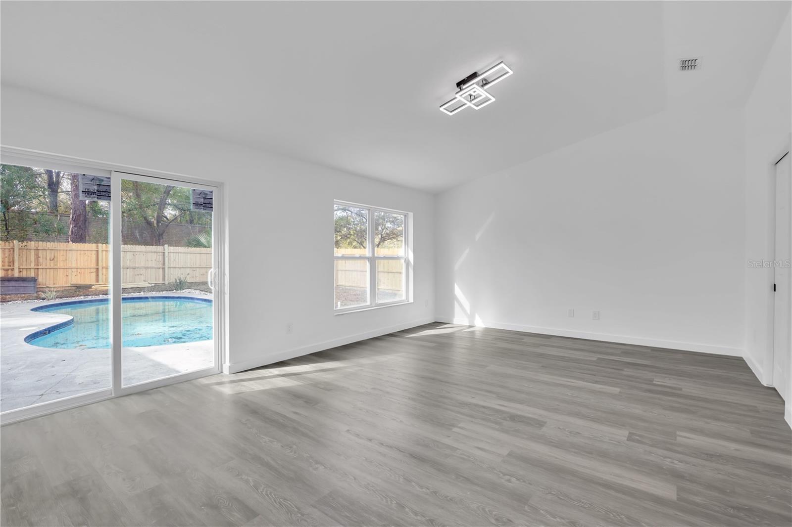 Image 18 of 38 For 1120 Dunbridge Street