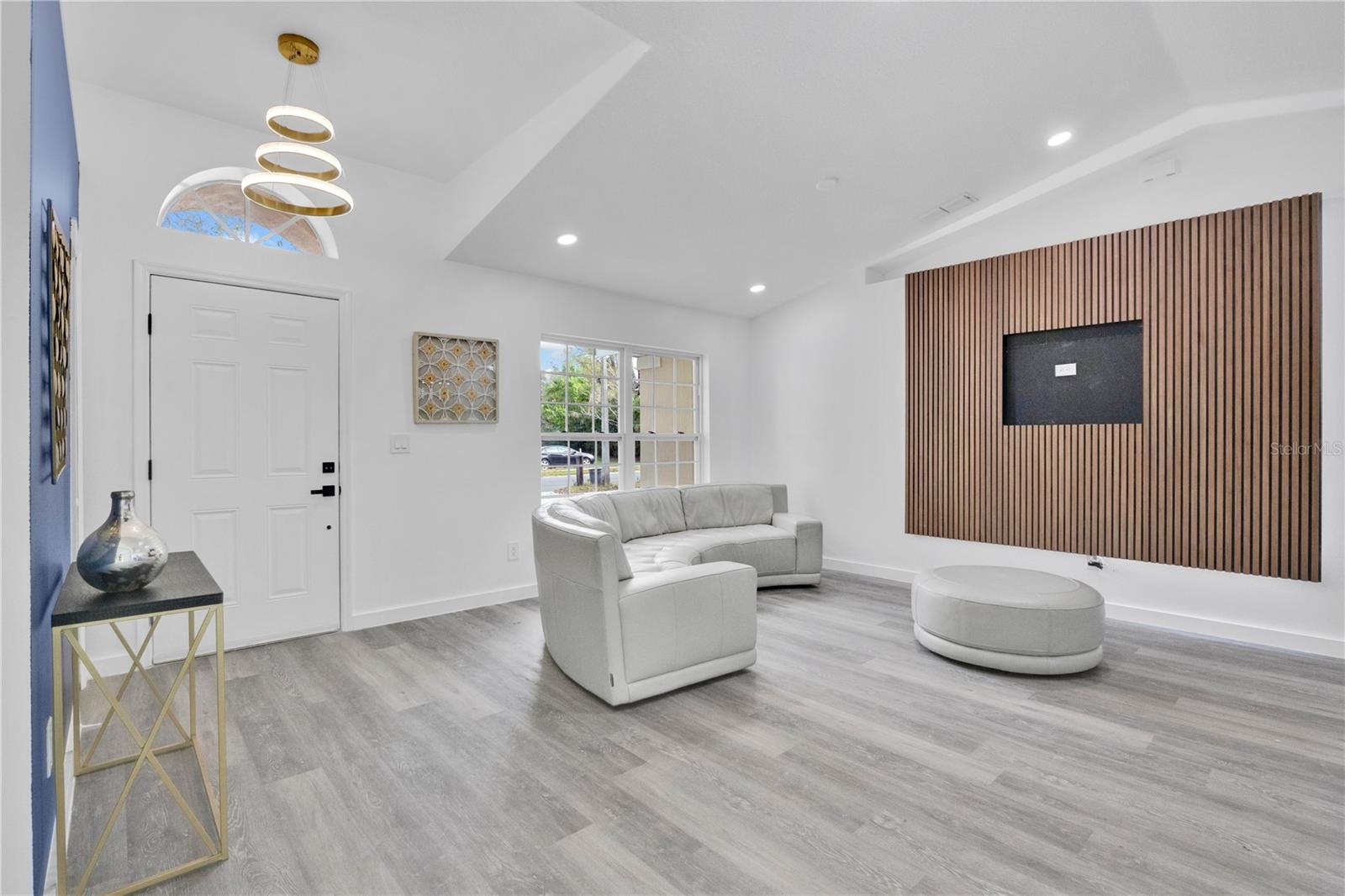 Image 9 of 38 For 1120 Dunbridge Street