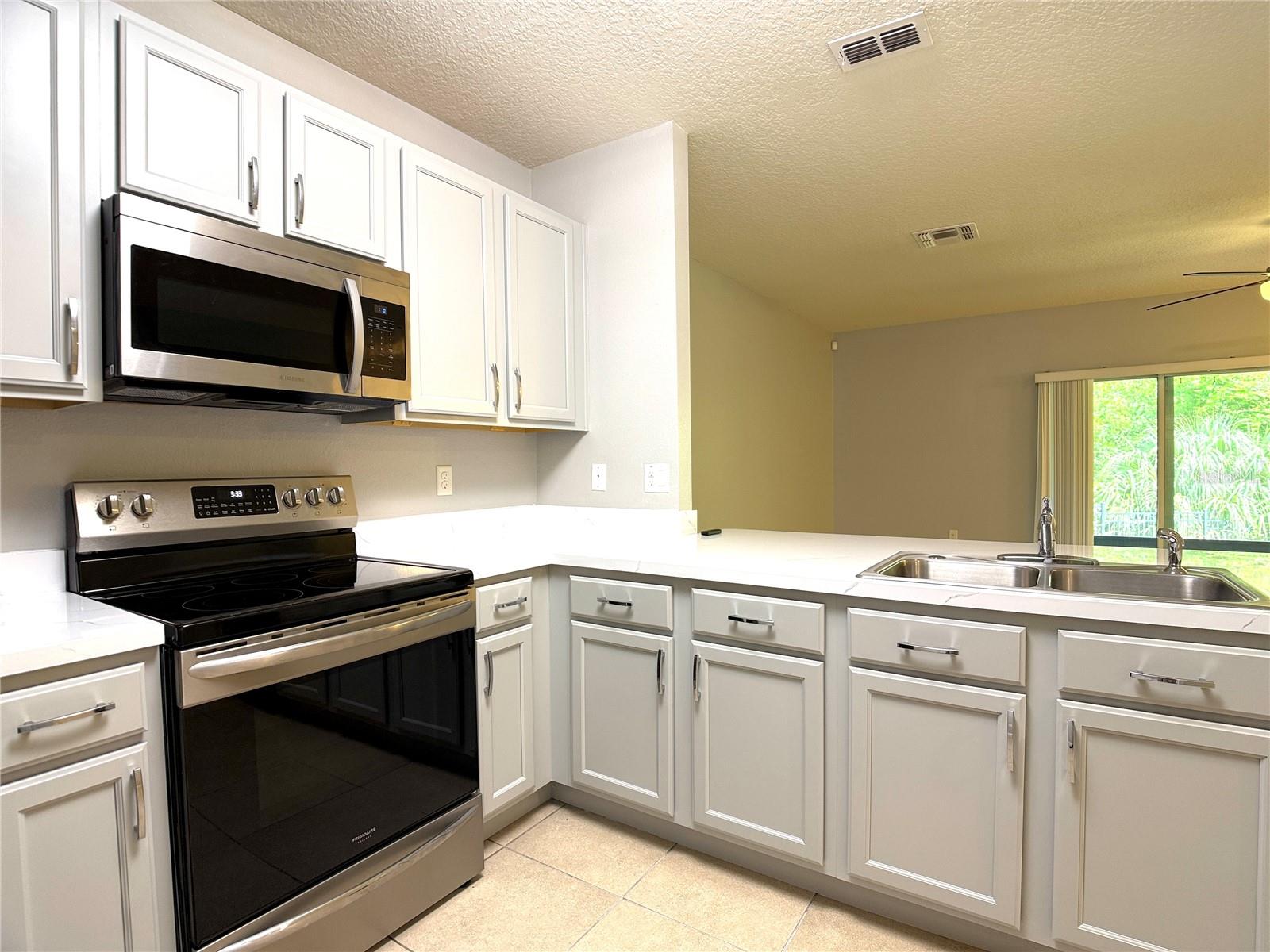 Image 4 of 35 For 447 Arbor Lakes Drive